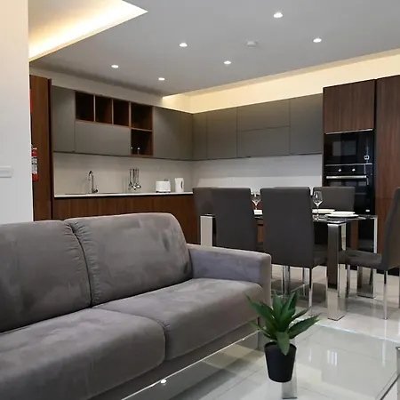 Penthouse With Seaviews And Country Views, Near Beaches Apartman