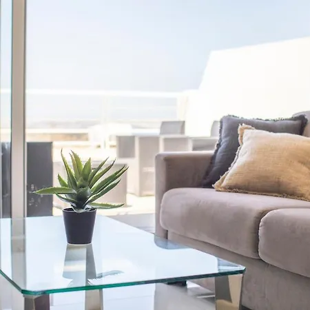 Daire Penthouse With Seaviews And Country Views, Near Beaches