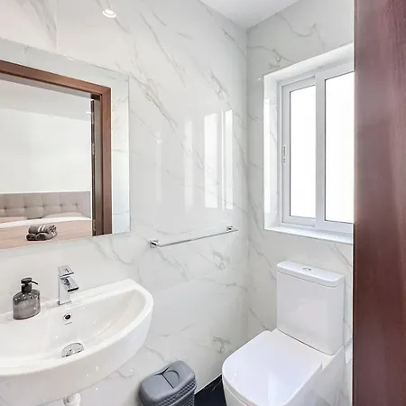 Daire Penthouse With Seaviews And Country Views, Near Beaches