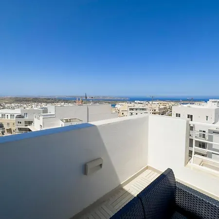 Apartament Seaview Penthouse In Mellieha With Island Views, Near Beaches